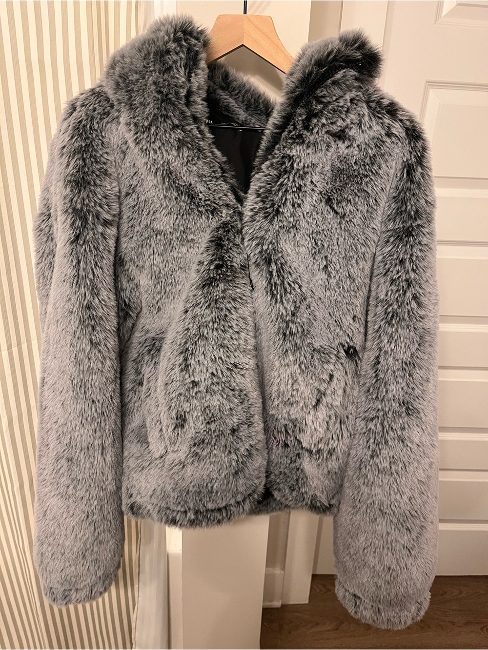 Viral Zara Wolf Plush Faux Fur Jacket - Gray